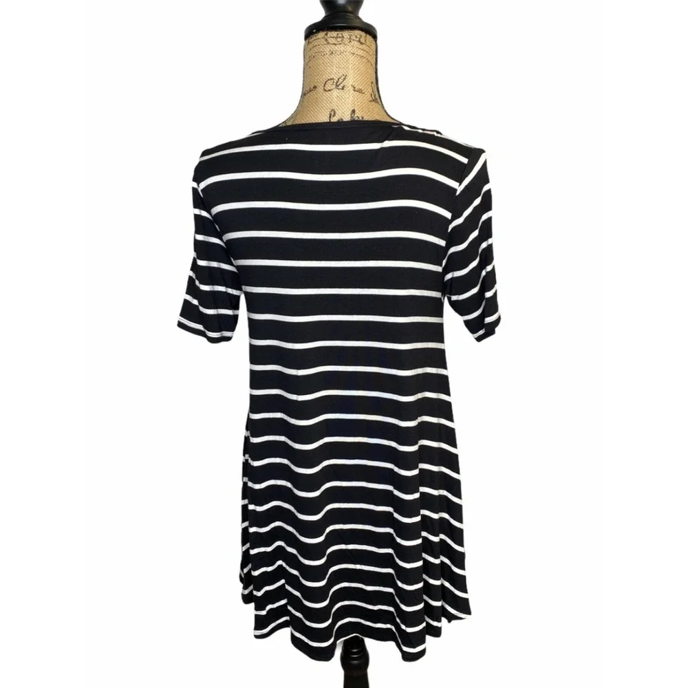 LuLaRoe Perfect T Shirt Womens XXS Black White Striped Scoop Neck Short Sleeve